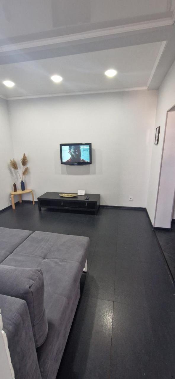 Modern Apartment In The Center Of Town Chisinau Bagian luar foto